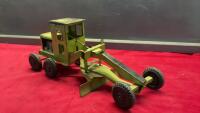 ANTIQUE LUMAR METAL GRADER
