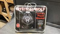LUXURY MYSITCAL WOLF PLUSH BLANKET