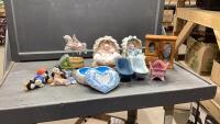 BOX OF ASSORTED COLLECTABLES