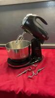 SUNBEAM MIXMASTER W/ BOWL & BEATERS