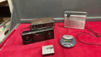 VINTAGE RADIO&rsquo;S, WALKMANS