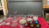 BOX OF GLASSWARE - WATER PITCHER, PLATES, MUGS, IRREDESCENT BOWLS, CANDY DISHES ETC
