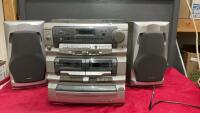 CURTIS STEREO SYSTEM W/ (2) SPEAKERS AND REMOTE