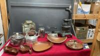 (2) BOXES W/ WOOD SERVING DISHES, KETTLES, &ldquo;POT BELLY&rdquo; CERAMIC LAMP, GLASS/BRASS CURIO CABINET