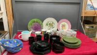 MISC PLATES, MUGS & DAVID&rsquo;S TEA TEA POT