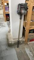 HOOVER UPRIGHT BAGLESS VACUUM