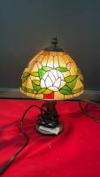 SMALL ACCENT LAMP - STAINED GLASS LOOK SHADE