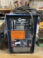 MILLER THUNDERBOLT 225 WELDER