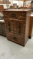 5-DRAWER VINTAGE DRESSER