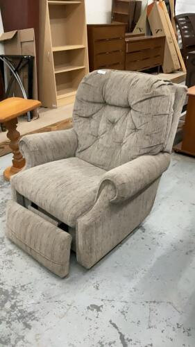 LAZ-E-BOY RECLINER - LIGHT GREY W/ SUBTLE COLORING THROUGHOUT