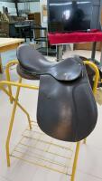 QUALITY SADDELRY COLLEGIATE MULTI-PURPOSE ENGLISH RIDING SADDLE - NO GIRTH OR STIRRUPS