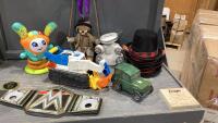 BOX W/PLAY HATS, JEEP, DIGGER , INTERACTIVE TOY