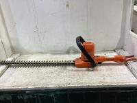 BLACK&DECKER HEDGE TRIMMER