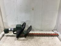BLACK & DECKER HEDGE HOG CORDED HEDGE TRIMMER 18"