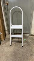 FOLDING METAL STEP STOOL