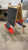 ART EASEL - FOLDS UP