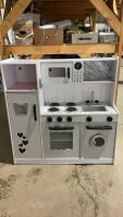 KIDKRAFT PLAY KITCHEN