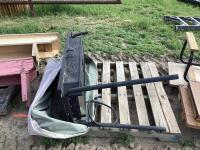 BARBECUE GRILL W/ COVER - THE UNIT IS COMPLETE - HAS ALL 4 LEGS (TUCKED IN THE COVER)