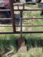 BUNDLE OF (2) SHOVELS