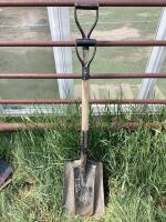 BUNDLE W/ (2) SHOVEL