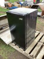 ARTIC KING MINI-REFRIGERATOR