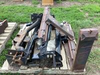 PALLET OF MISCELLANEOUS HITCHES & PARTS