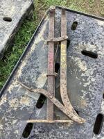 FOOT OPERATED VISE
