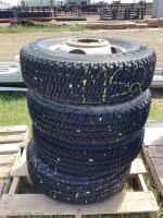 (4) LIGHT TRUCK TIRES MICHELIN 8-BOLTS W/ RIMS