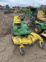 John Deere F525 zero turn lawnmower