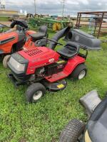 MTD yard tractor with Lawnmower deck