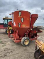 New Holland 352 Mixer Mill