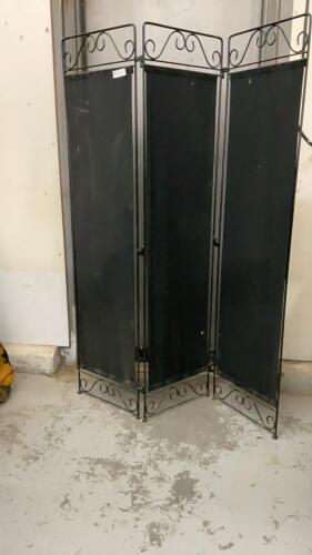 TRIFOLD PRIVACY SCREEN