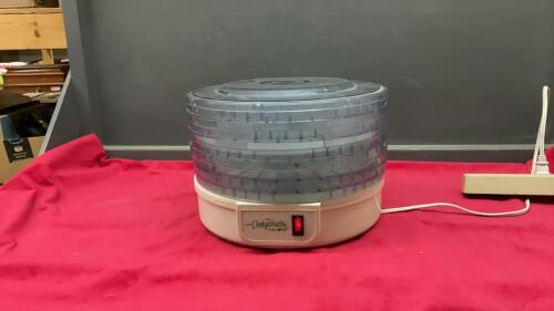 MR.COFFEE FOOD DEHYDRATOR W/ 4 TRAYS