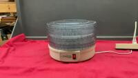 MR.COFFEE FOOD DEHYDRATOR W/ 4 TRAYS