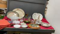 VARIETY OF VINTAGE COLLECTOR GLASSWARE