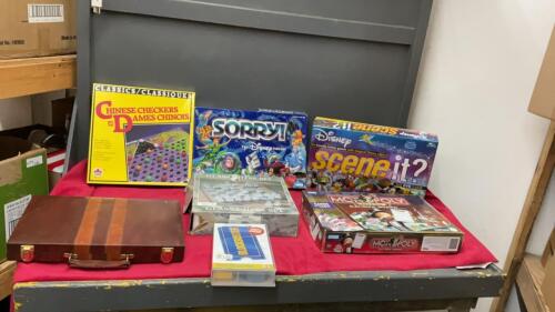 ASSORTMENT OF BOARD GAMES