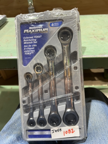 Four piece, external torx ratcheting, wrench set