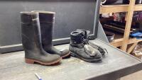 (2) PAIR OF BOOTS - RUBBER BOOTS + LINED LEATHER STEEL TOE BOOTS