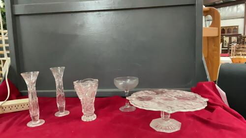 CRYSTAL CAKE PLATE, (2) CRYSTAL PINWHEEL BUD VASES AND (1) PIN WHEEL CRYSTAL VASE