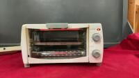 SMALL RIVAL TOASTER OVEN - COMES W/ (1) TRAY