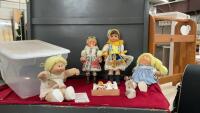 VINTAGE DOLLS IN A GOOD LIDDED TOTE