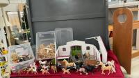PLASTIC BARN W/ ANIMALS AND CORRALS