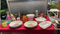 TOTE W/ HOUSEHOLD ITEMS - CASSEROLE DISH, METAL COLLANDER, SMALL GIRGLE POT, SMALL TEA TIN, LOAF PAN