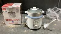 BETTY CROCKER RICE COOKER W/ STEAMER BASKET