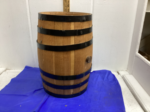 WOODEN BARREL W/PLUG