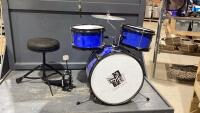SMALL KID&rsquo;S CONCERT DRUM SET WITH STOOL