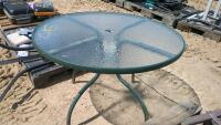Round garden table
