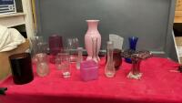 GOOD LIDDED TOTE W/ ASSORTED VASES