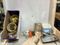 SHOP BOX W/ LIGHT BULBS, MIRRORS & MISC PARTS