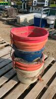 7 Feed Buckets